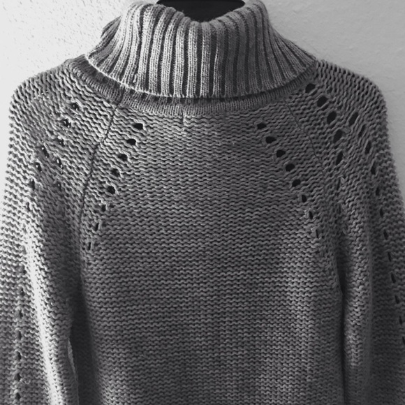 Venus Gray Keyhole Cut Out Long Sleeve Cowl Neck Turtleneck Sweater Size Small - Picture 7 of 15